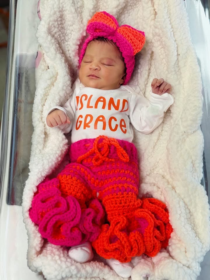 Crochet Ruffle Pants Set | Handmade Baby Girl | Newborn - 6-12 months